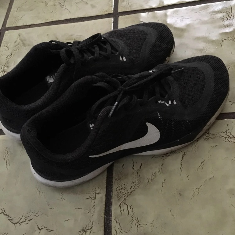 Nike Shoes | Black Nike Running Shoes | Color: Black/White | Size: 6.5