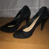 Jessica Simpson Shoes | Classic Black Suede Heels | Color: Black | Size: 7.5