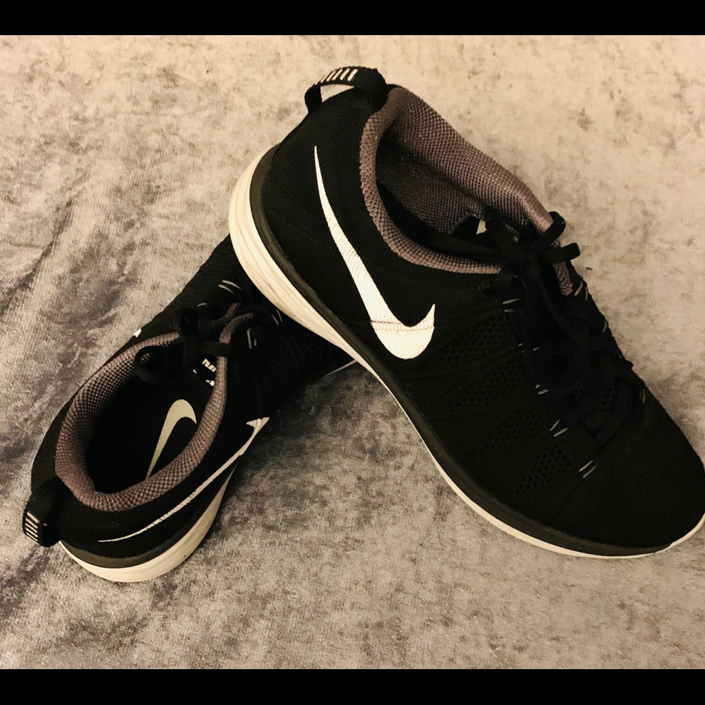 Nike Shoes | Like New Black Nike Zoom Vapor Flyknit Shoes M9w10 | Color: Black/White | Size: 10.5
