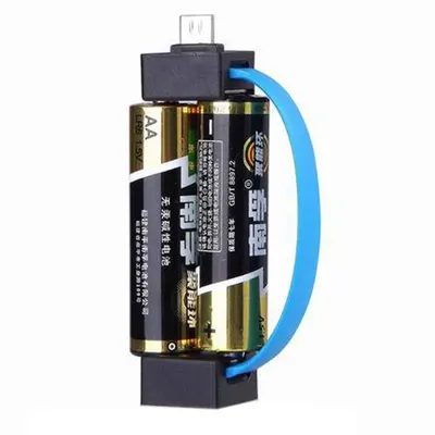Chargeur de téléphone d'urgence portable alimenté par 2 pièces AA piles avec Micro USB/