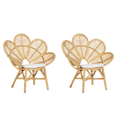 Stuhl 2er Set Heller Holzfarbton Rattan / Metall Perfekt für Garten Modern cremeweißes Kissen