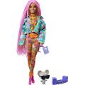Barbie GXF09 - Extra Puppe, Pinke Flechtzöpfe, in Floral bedruckter Jacke & Hose, DJ Haustier-Maus, mehrlagiges Outfit & Accessoires, Flexible Gelenke, Spielzeug Geschenk für Kinder ab 3 Jahren