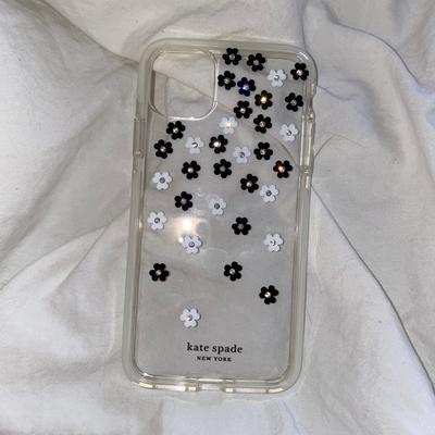Kate Spade Accessories | Kate Spade White Bumper Floral Iphone 11 Pro Max | Color: Black/White | Size: Iphone 11 Pro Max