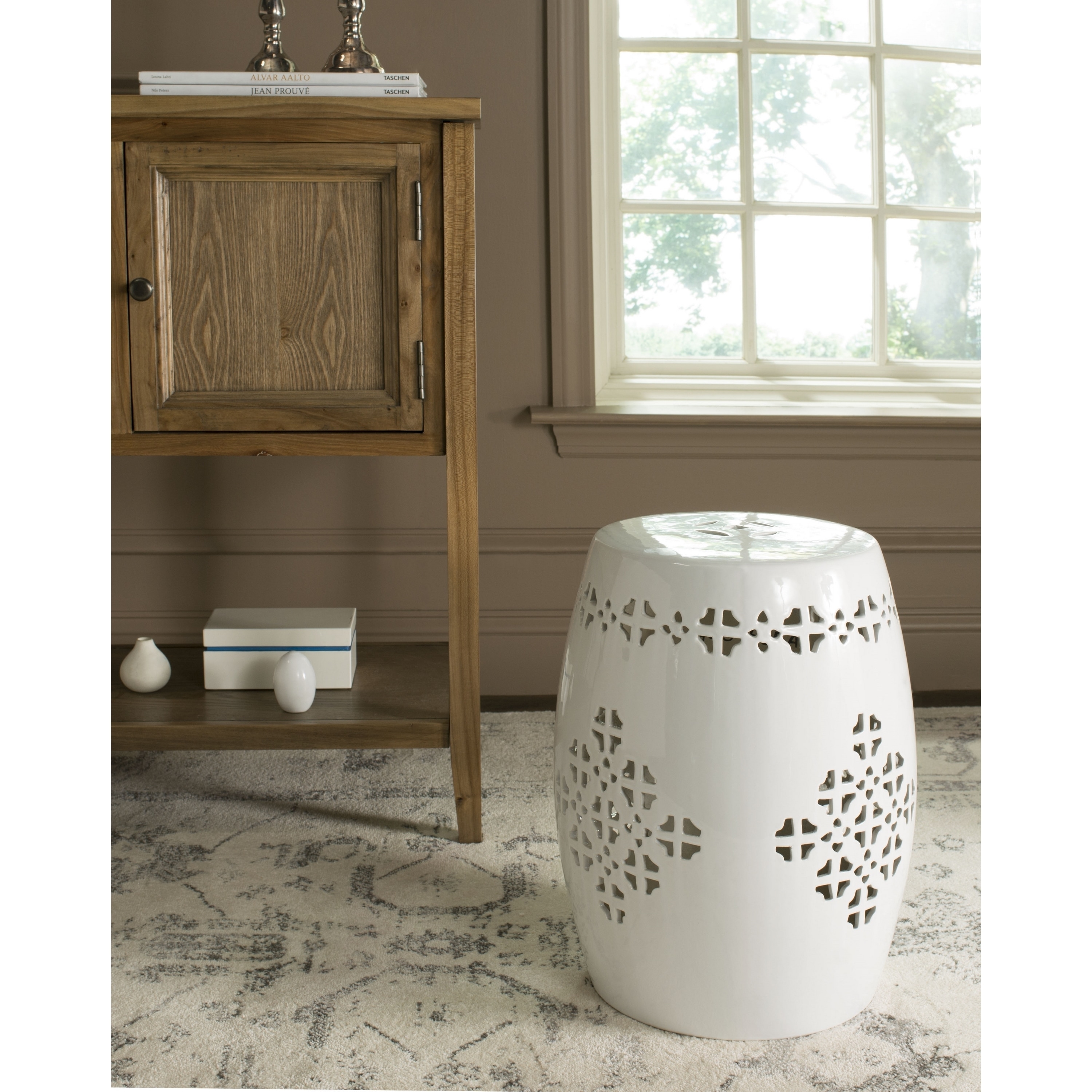 SAFAVIEH Quatrefoil Antique White Ceramic Decorative Garden Stool