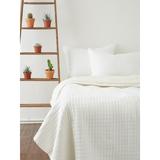 Karina Linen Quilt