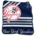 New York Yankees 50'' x 60'' Plush Raschel Throw