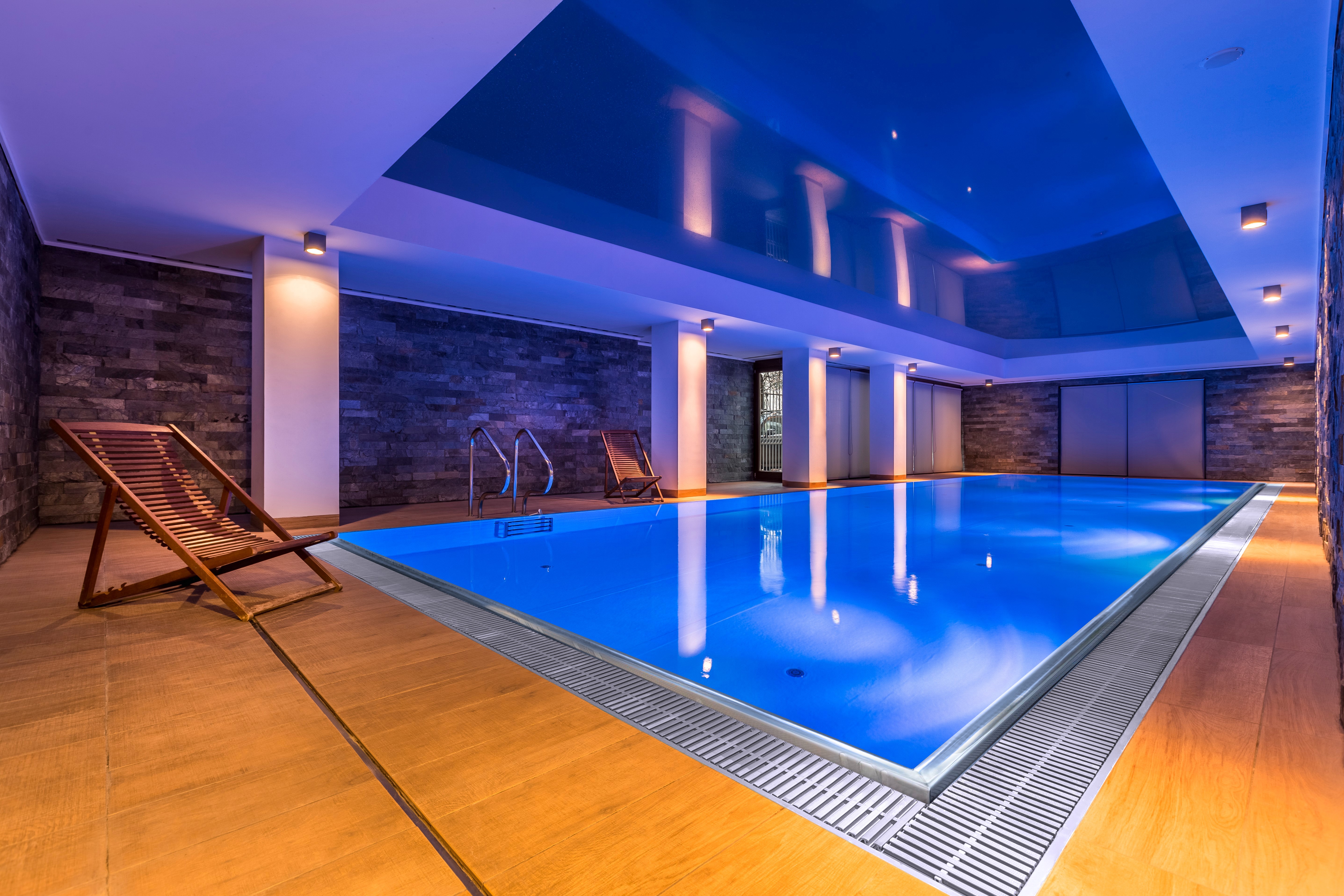 Edelstahlpool mit Überlauf 3x8m Image