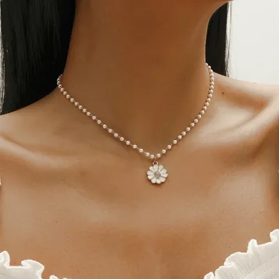 Élégant collier ras du cou Pearl Destroy Andrchoker pour femme pendentif fleur perles court cou