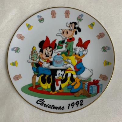 Disney Accents | Grolier Disney Christmas Cookies Plate | Color: Gray | Size: Os