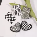 Breloques en acrylique en forme de cœur noir accessoires de bijoux boucle d'oreille carrée