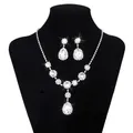 Ensemble de bijoux en cristal plaqué argent pour femmes collier et boucles d'oreilles avec strass