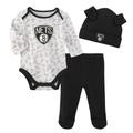 Ensemble de vêtements pour bébés Brooklyn Nets Nike - Chapeau, pantalon et plante grimpante - unisexe Taille: 0-3 Months