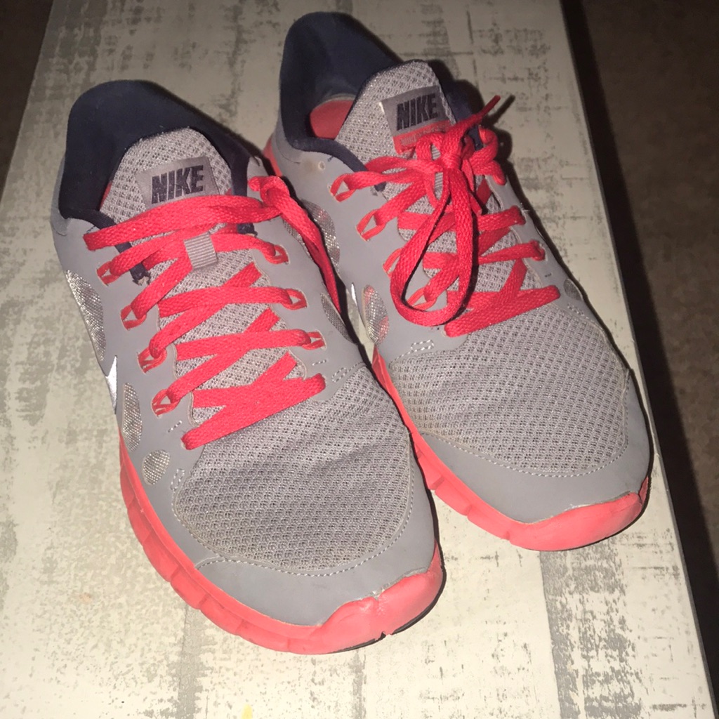 Nike Shoes | Grey And Red Nike Tennis Shoes | Color: Gray/Red | Size: 6.5 Boys Or 8 Woman’s