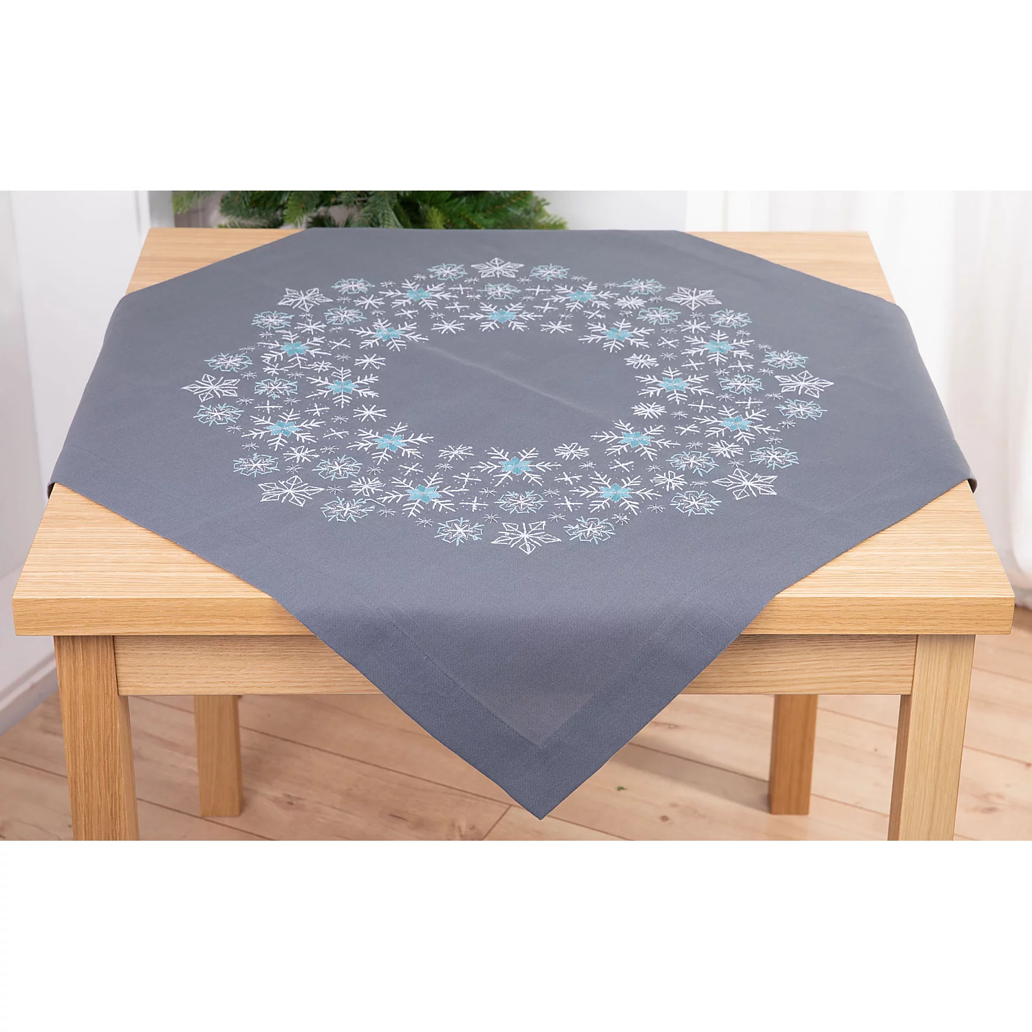 Stickmitteldecke Kristalle silber + türkis