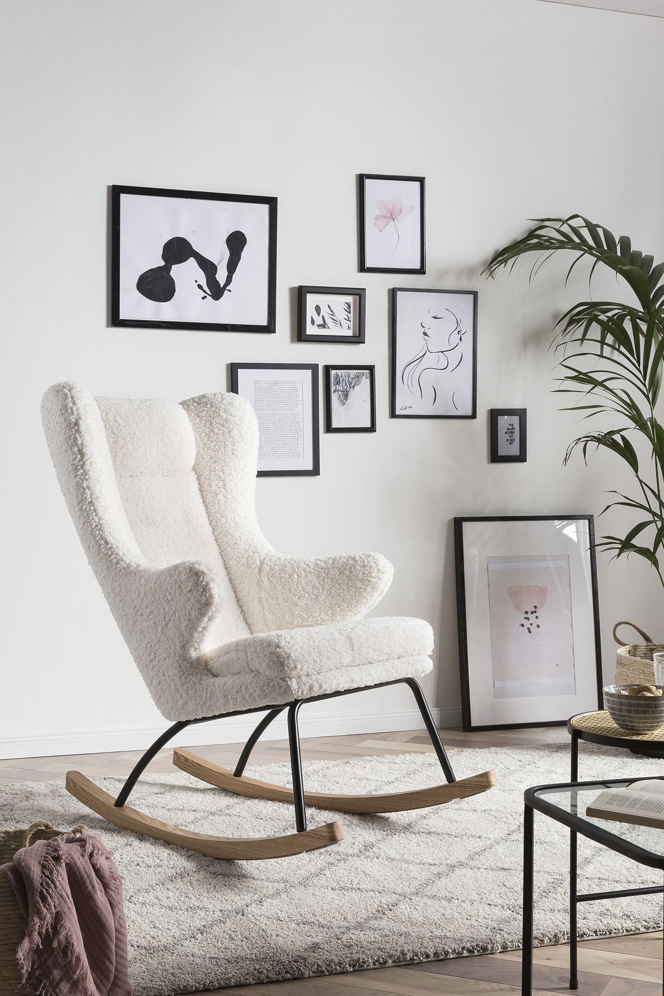 Schaukelsessel SALESFEVER "Komfortabler Schaukelstuhl zum Entspannen", weiß (weiß, schwarz, natur), B:66cm H:106cm T:104cm, Teddyfell (100% Polyester), Metall, Holz, Sessel, Bezug in Teddyfell-Optik