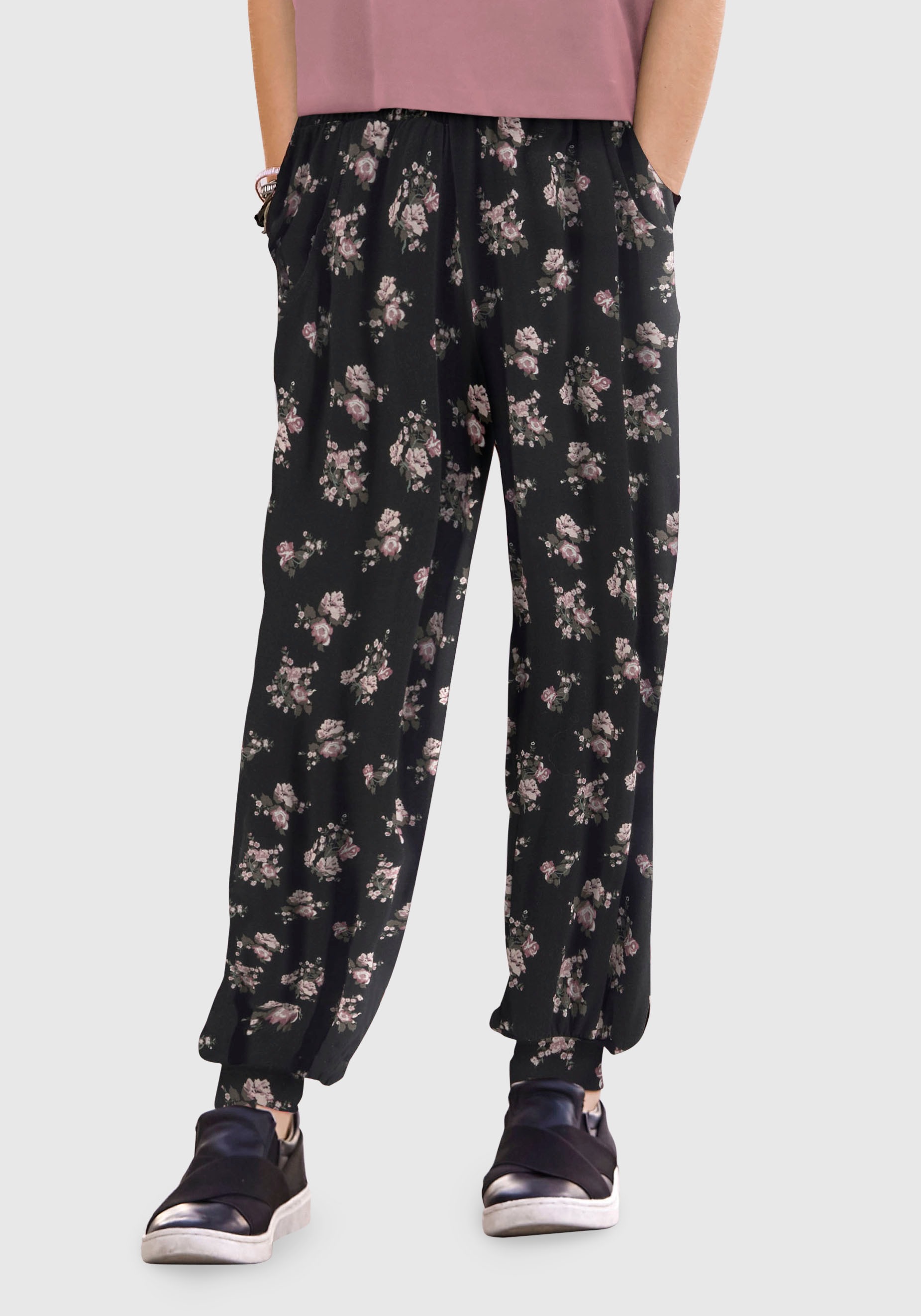 Haremshose KIDSWORLD "Viskosehose mit Blumen-Allover", Mädchen, Gr. 164/170, N-Gr, schwarz (schwarz, geblümt), Jersey, Obermaterial: 95% Viskose, 5% Elasthan, geblümt, mehrfarbig, Modisch, bequem lang, Hosen, in bequemer Form Image