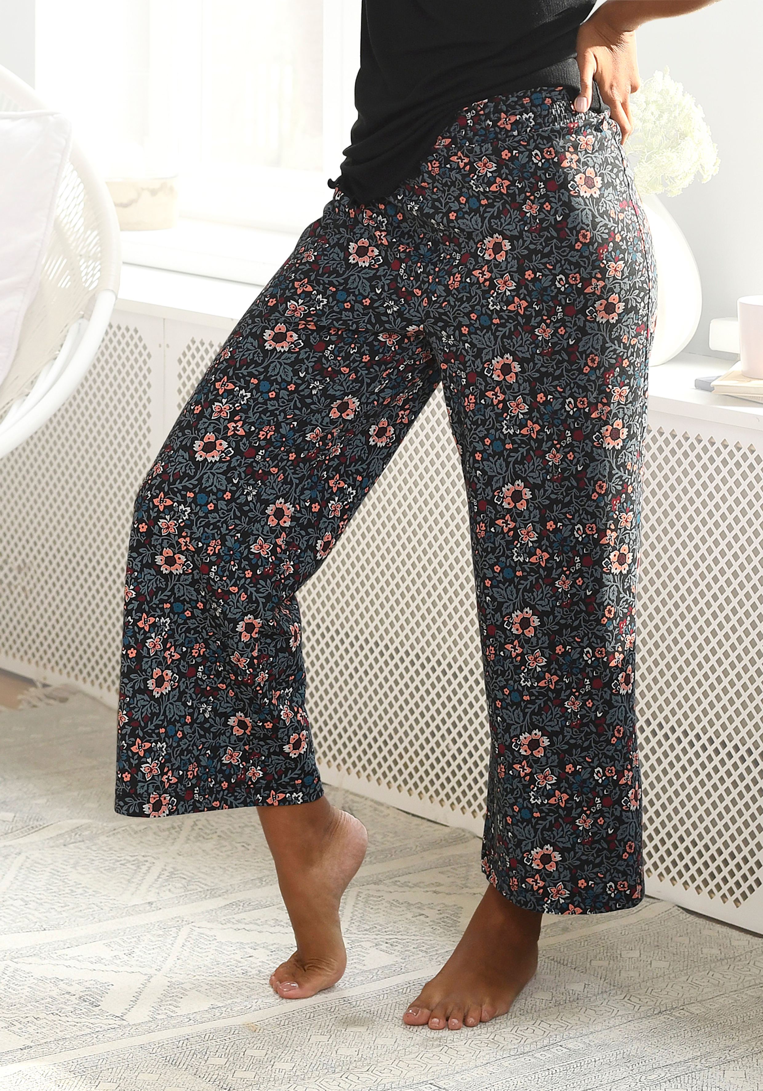 Pyjamahose S.OLIVER, Damen, Gr. 40/42, N-Gr, blau (petrol, geblümt), Jersey, Obermaterial: 50% Baumwolle, 50% Viskose, geblümt, gemustert, mehrfarbig, Basic, ausgestellt 7/8-Länge, Hosen Pyjamahose, im Allover-Muster mit elastischem Bund