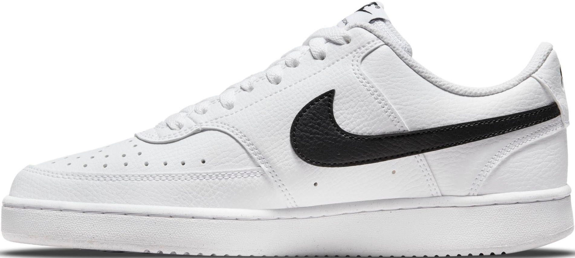 Sneaker NIKE SPORTSWEAR "Court Vision Low Next Nature", Gr. 42,5, schwarz-weiß (weiß, schwarz, weiß), Synthetik, Sportlich, Schuhe Skaterschuh Sneaker low, Design auf den Spuren des Air Force 1