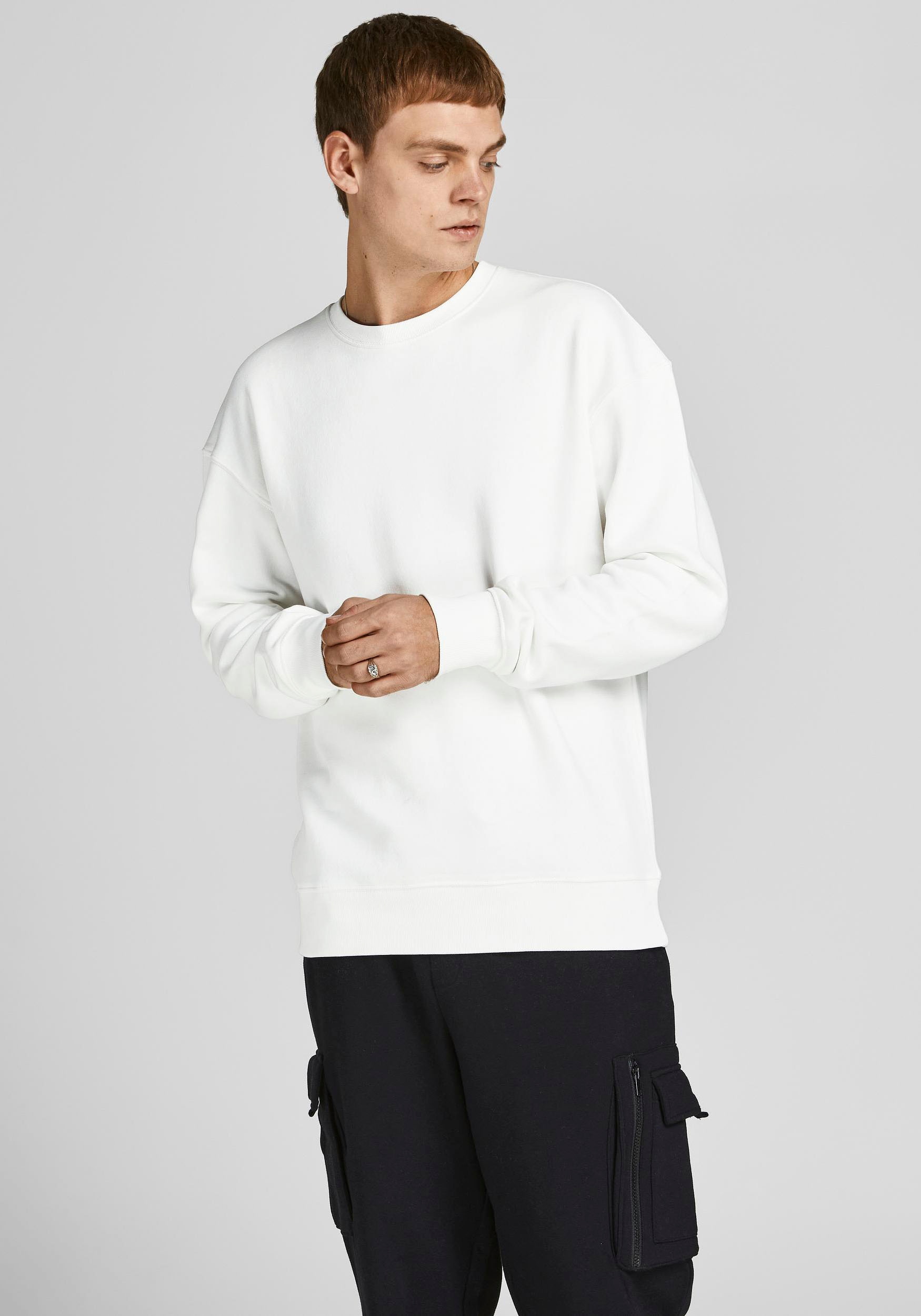 Sweatshirt JACK & JONES "JJESTAR BASIC SWEAT CREW NECK NOOS", Herren, Gr. L, weiß, angeraute Sweatware, Obermaterial: 70% Baumwolle, 30% Polyester, unifarben, loose fit normal, Rundhals, Rippbündchen, Sweatshirts Sweatshirt