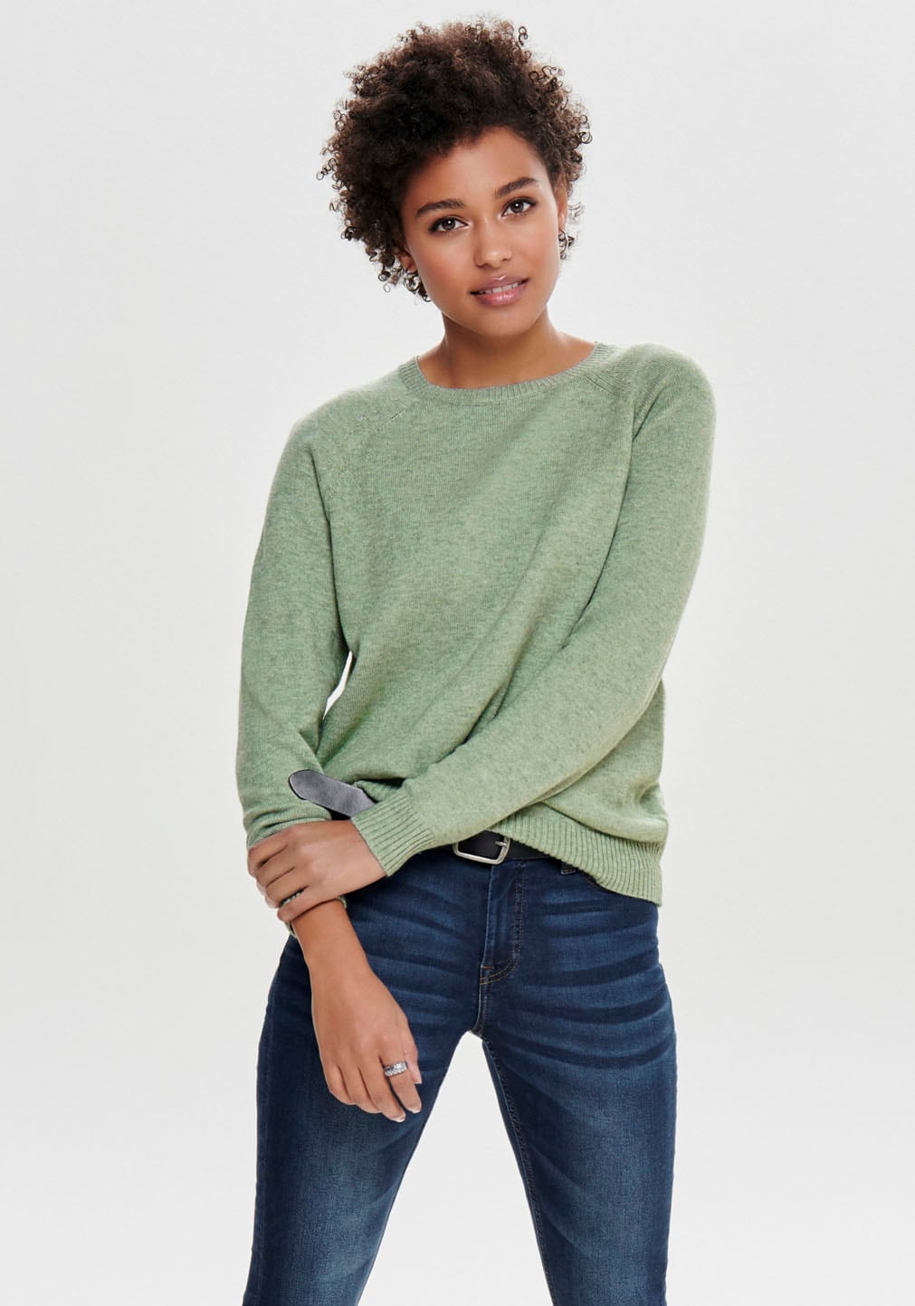 Rundhalspullover ONLY "ONLLESLY KINGS", Damen, Gr. M, grün (colorot basil melange), Feinstrick, Obermaterial: 50% Viskose, 27% Nylon, 23% Polyester, meliert, figurumspielend normal, Rundhals, Raglanärmel Rippstrickbündchen, Pullover...