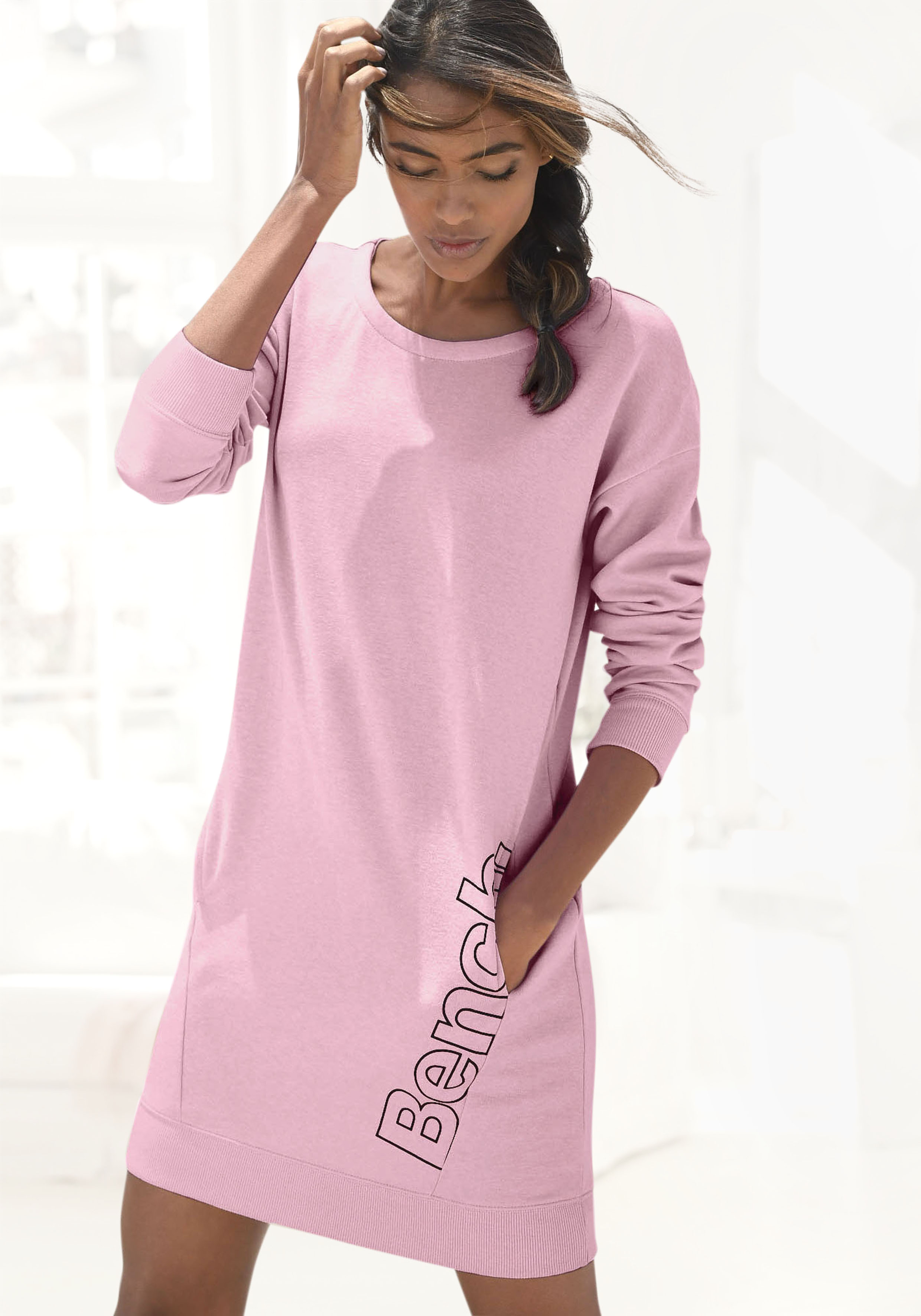 Sweatkleid BENCH. LOUNGEWEAR, Damen, Gr. 44/46, N-Gr, rosa (rosa, schwarz), Interlock, Obermaterial: 60% Baumwolle, 40% Polyester, unifarben, Basic, bequem kurz, Rundhals, Rippbündchen, Kleider Sweatkleid, mit seitlichem Logoprint, Loungewear