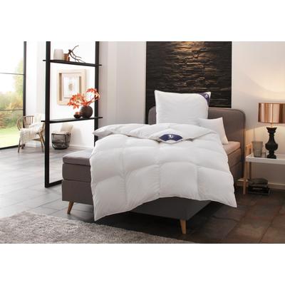 Daunenbettdecke + Federkissen SPESSARTTRAUM "First Class", weiß, B/L: 155cm x 220cm Anzahl Teile 1, B/L: 80cm x 80cm Anzahl Teile 1, normal, Bettdecken Bezug: 100% Baumwolle. Kopfkissen Bezug: 100% Baumwolle. Bettdecken Füllung: 90% Daunen, 10%... Image