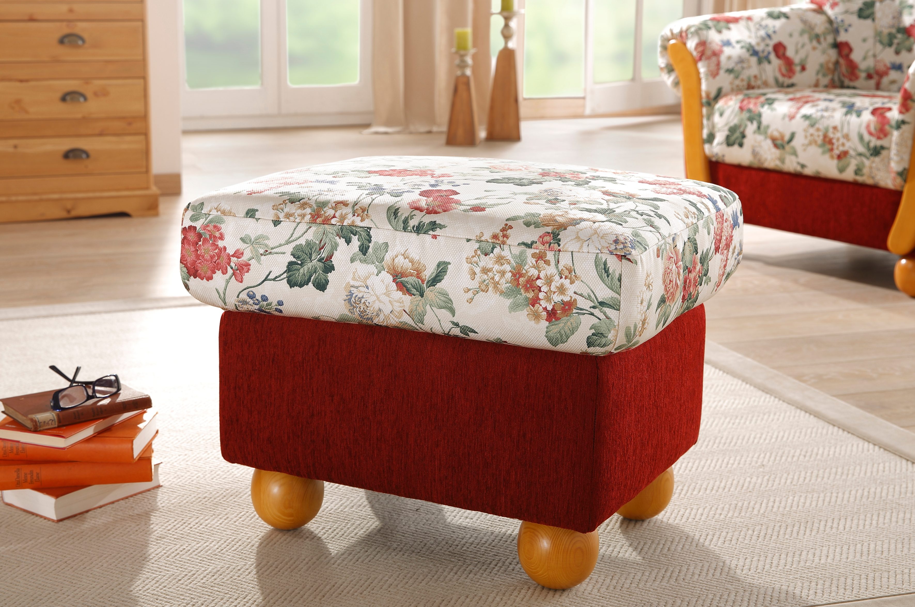 Hocker HOME AFFAIRE "Milano", rot (rot, geblümt), B:62cm H:45cm T:50cm, Chenille (70% Polyacryl, 30% Polyester);Chenille (70% Polyacryl, 30% Polyester) auf Korpus und Zierkissen, Sitz und Rücken im Blumenmuster »Paradise« (100% Polyester), Hocker,...