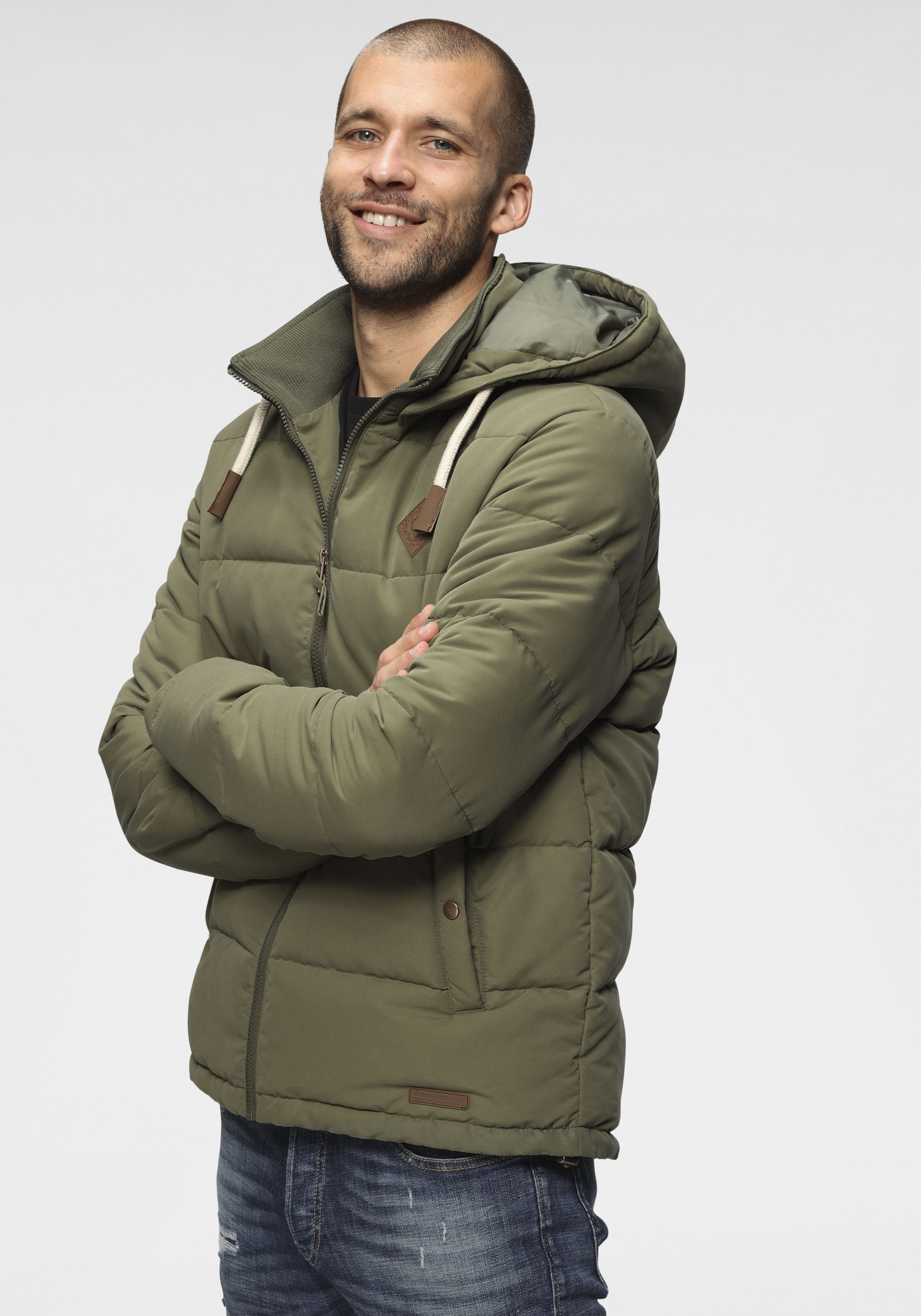 Steppjacke BRUNO BANANI, Herren, Gr. L (52), grün (olivgrün), Obermaterial: 100% Polyester. Futter: 100% Polyester. Wattierung: 100% Polyester, normal, Bündchen, Jacken, leicht, wasserabweisend, modischer Stil, mit dekorativen Badges Image