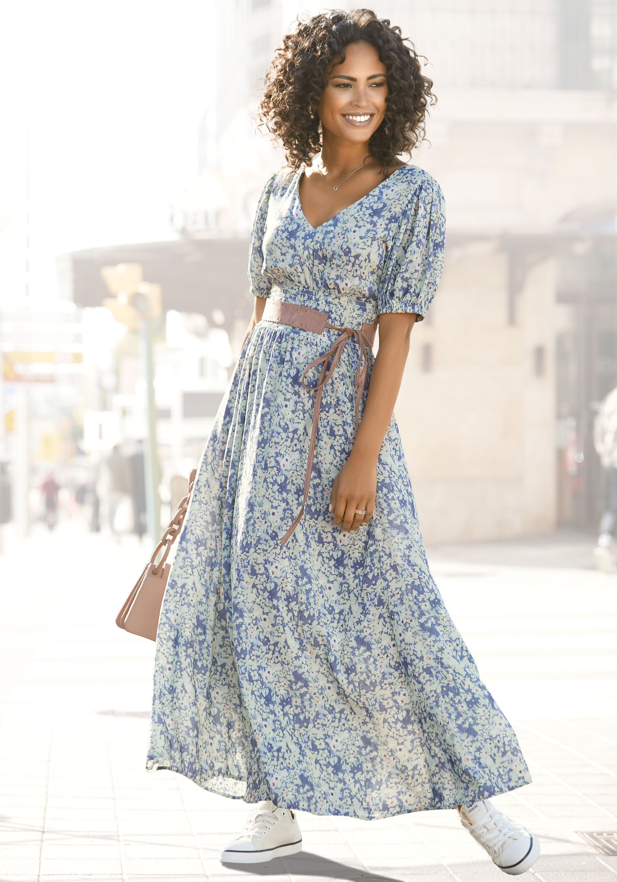 Maxikleid BUFFALO, Damen, Gr. 34, N-Gr, blau (blau, bedruckt), Web, Obermaterial: 100% Viskose, bedruckt, geblümt, Modisch, figurbetont bodenlang, tiefer V-Ausschnitt, Puffärmel mit Gummizug, Kleider, mit zartem Blumendruck und V-Ausschnitt,... Image