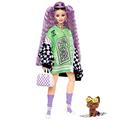 Barbie Extra, lila Locken und Be The Boss grünes Kleid mit kariertem Mantel, Hund mit Surfbrett, Sonnenbrille, Handtasche, inkl Puppe, Geschenk für Kinder, Spielzeug ab 3 Jahre