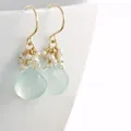 Boucles d'oreilles en calcédoine faites à la main avec grappes de perles pendants en or mode