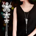 Meyfflin – Collier de déclaration pour femmes imitation de perles couleur argent cristal fleur