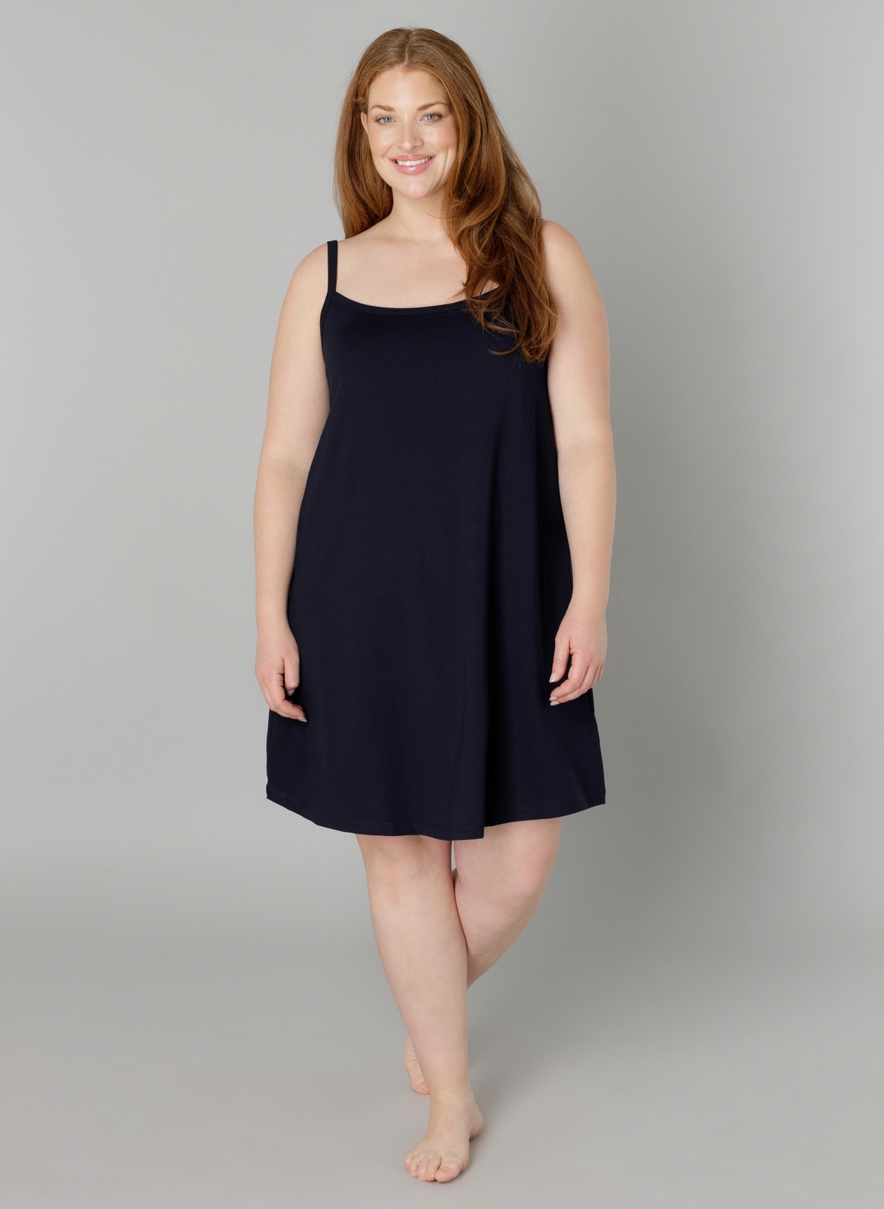 Trägerkleid BASE LEVEL CURVY "Alissa", Damen, Gr. 46, N-Gr, blau (navy dunkelblau), Jersey, Obermaterial: 94% Viskose, 6% Elasthan, unifarben, Basic, figurumspielend knielang, Rundhals, Kleider, Verstellbare Träger Image
