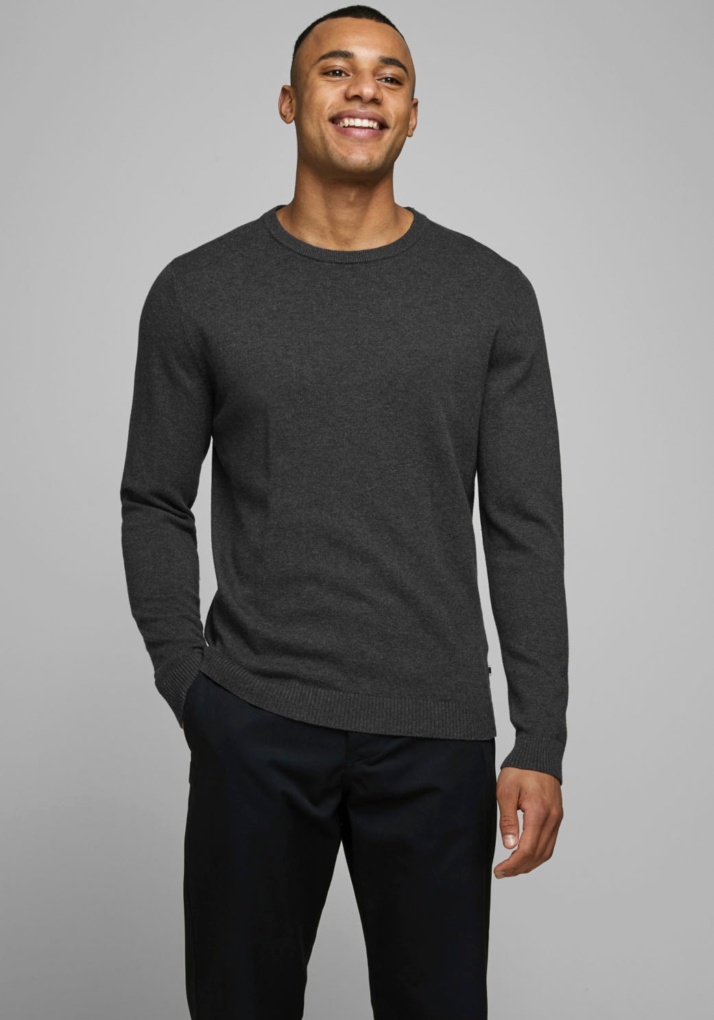 Rundhalspullover JACK & JONES "JJEBASIC mit Rundhals, ideal für Job und Freizeit", Herren, Gr. L, grau (dunkelgrau melange), Feinstrick, Obermaterial: 100% Baumwolle, schmal hüftlang, Rundhals, Bündchen, Pullover Rundhalspullover, unifarben,...