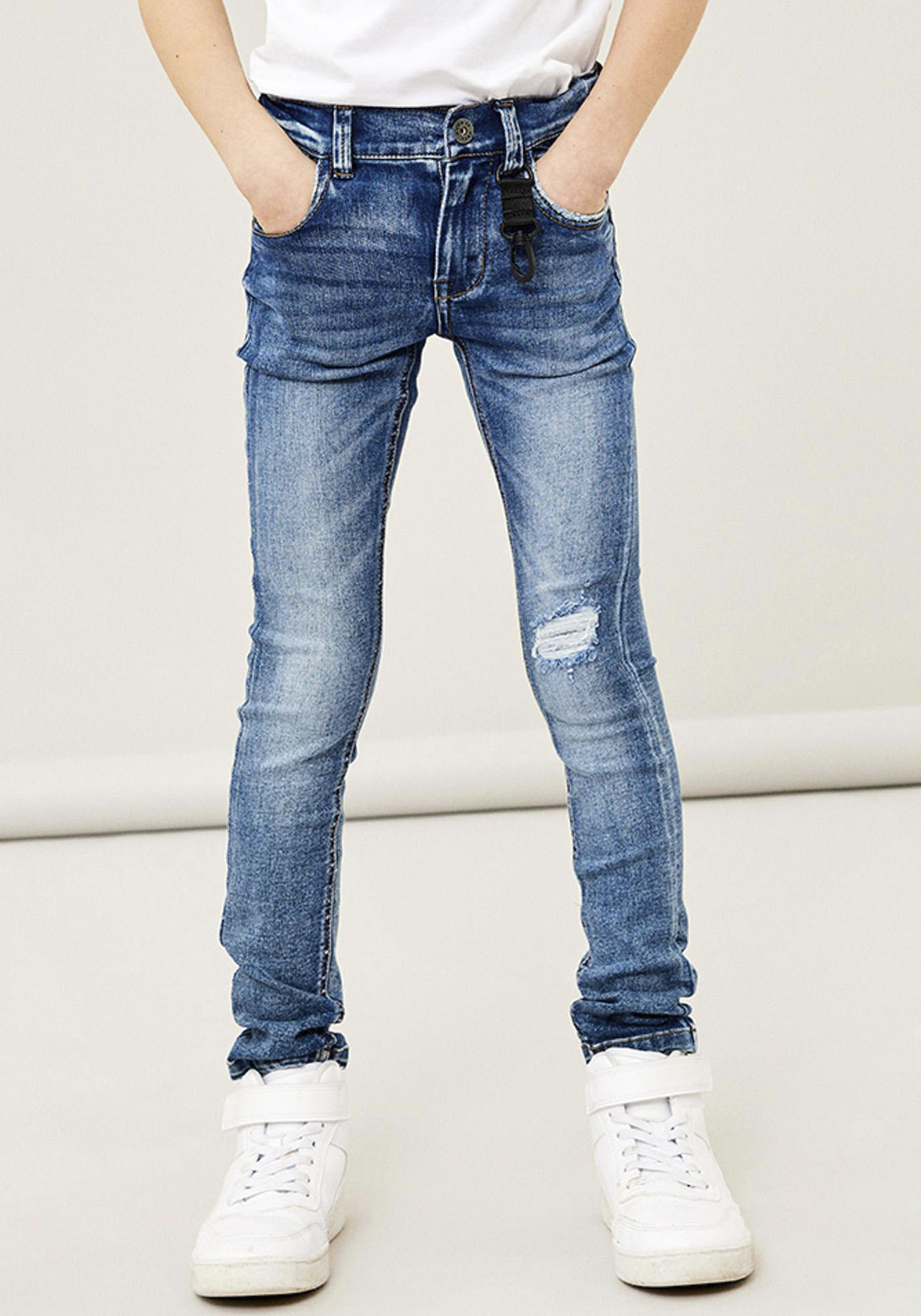 Stretch-Jeans NAME IT "NKMPETE DNMTONSON", Jungen, Gr. 134, N-Gr, blau (medium blau denim), Denim/Jeans, Obermaterial: 74% Baumwolle, 24% Polyester, 1% Elasthan, 1% Viskose, Abriebeffekte, skinny fit normal, Jeans Image
