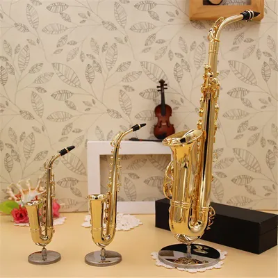 Mini Broche en Cuivre Modèle Saxophone Instruments de Musique Miniature Décor de Bureau