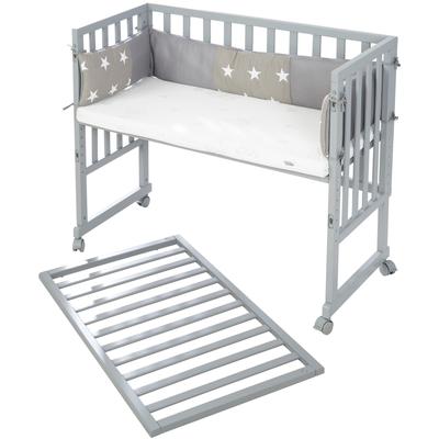 Stubenbett ROBA "Safe Asleep 2in1, taupe, Little Stars", Baby, Gr. Liegefläche B/L: 45cm x 90cm, kein Härtegrad, PU-Weichschaummatratze, grau (taupe), MDF, Babybetten, mit 4 Rollen, Matratze, Nestchen und Sicherheitsbarriere
