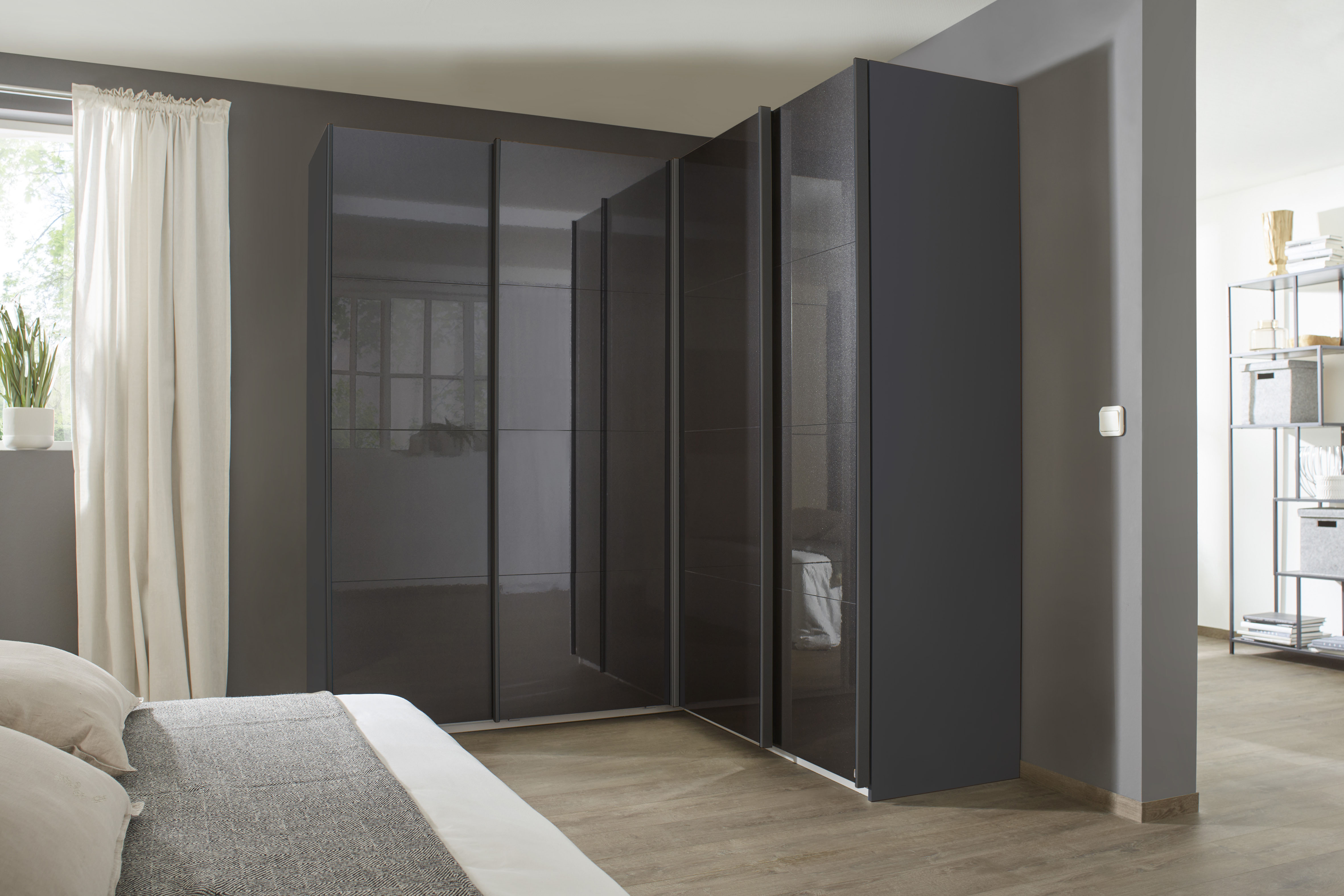 Schwebetürenschrank RAUCH "Quadra", grau (graumetallic, hochglanz effektgrau), B:181cm H:229cm T:187cm, Holzwerkstoff, Schränke, Schwebetürenschrank, Eckschrank inkl. Türendämpfer, Topseller