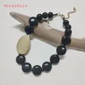 Kara & Kale-Collier court avec perles en acrylique noires fait à la main pendentif en or style