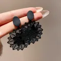 Boucles d'Oreilles Pendantes Fleur Noire pour Femmes Boucles d'Oreilles Ethniques et Coréennes