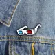 Broche de lunettes de dessin animé 3D pour filles lentille rouge et bleue épingle en émail badge