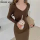 Robe en laine camel à col en V pour femmes pull noir élégant streetwear d'affaires pour dames