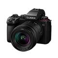 Panasonic LUMIX DC-S5 II Spiegelloses Vollformatkamera mit 20–60 mm F3,5–5,6 Objektiv, 4K 60p und 6K 30p, Flip-Screen, WLAN, Hybrid-Phasen-AF, Active IS, Schwarz