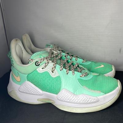 Nike Shoes | Nike Pg 5 Paul George Play For The Future Basketball Shoe Sneaker Shoes 5.5 | Color: Green/White | Size: 5.5