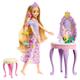 Disney Princess-Spielzeug, Rapunzel-Puppe mit Schminktisch, Pascal-Figur und 10 Zubehörteilen, inspiriert vom Disney-Film, HLX28
