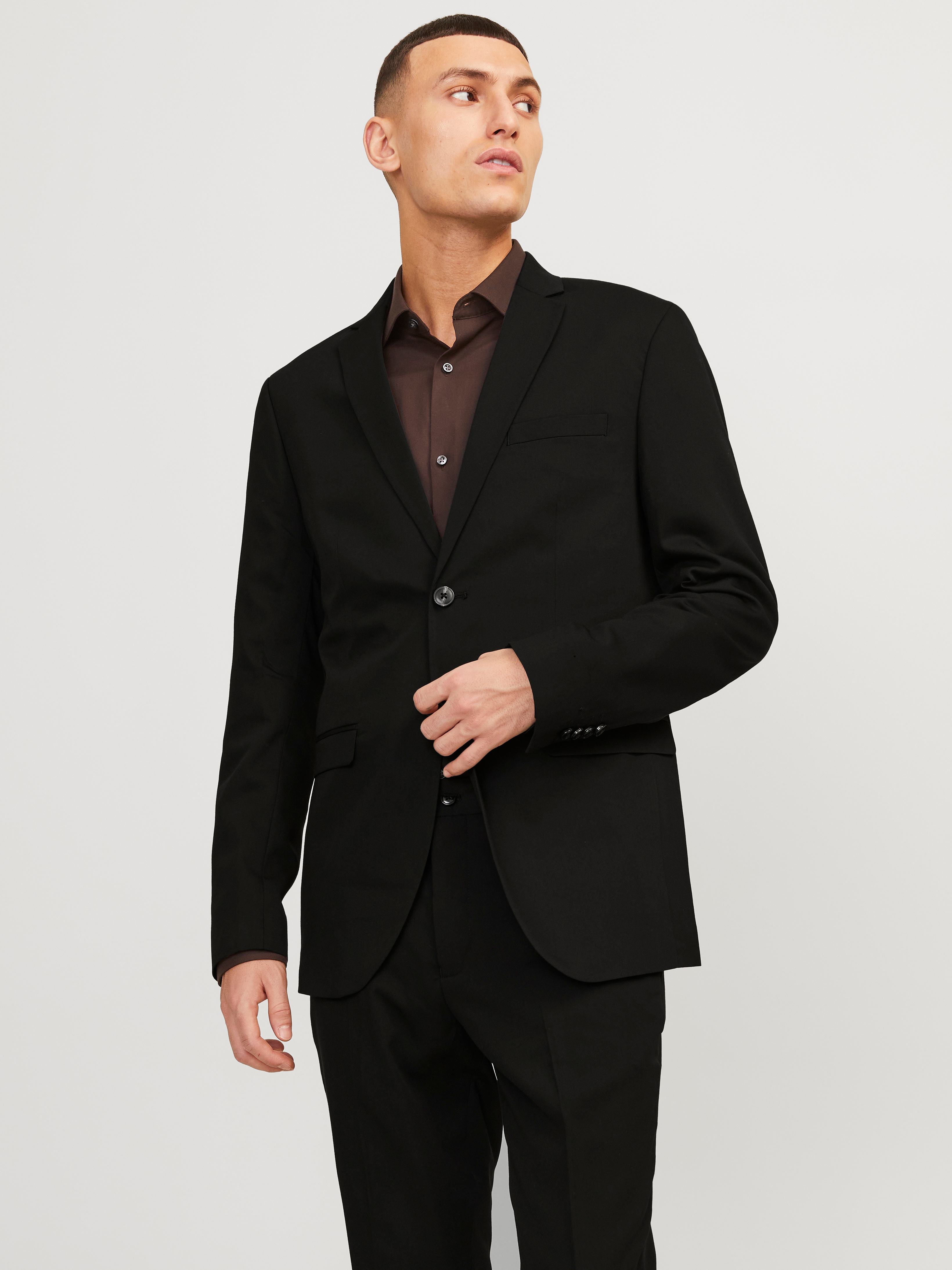 Sakko JACK & JONES "JPRFRANCO Blazer mit 2-Knopf-Form und extra schmalem Schnitt", Herren, Gr. 50, schwarz, Web, Obermaterial: 78% Polyester, 17% Viskose, 4% Elasthan, 1% sonstige Fasern, unifarben, slim fit, 1-Knopf-Manschette, Sakkos Sakko,...