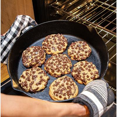 Bayou Classic® 7439 - 16-in Double Handled Skillet with pour spouts