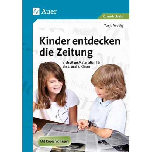 Kinder entdecken die Zeitung