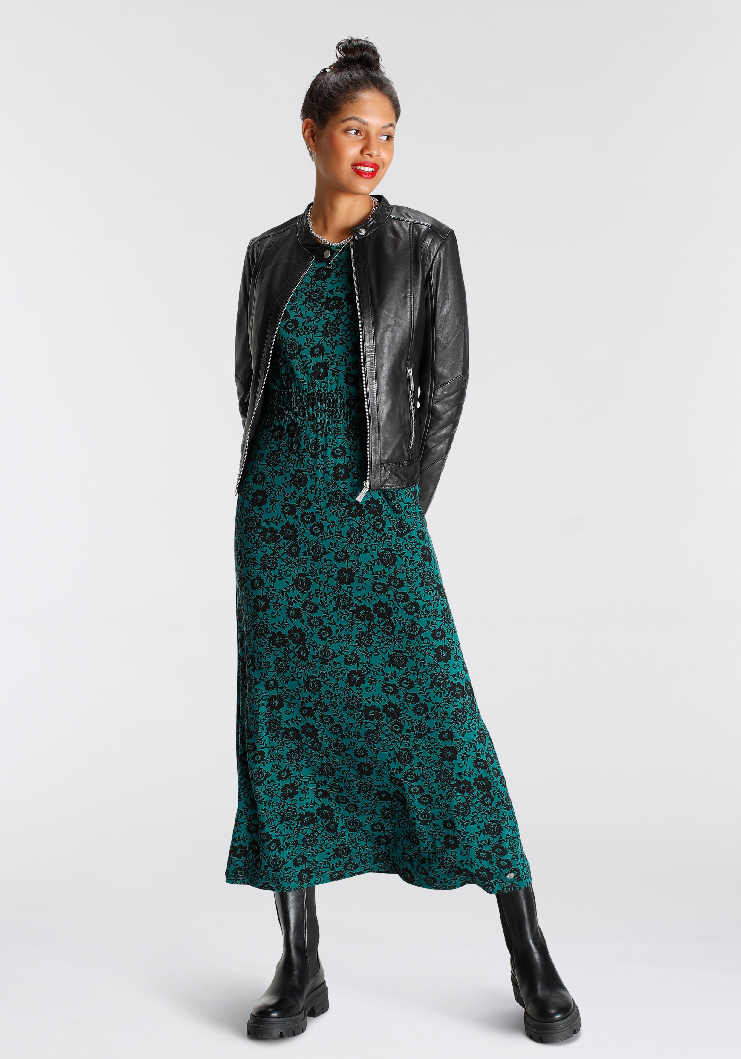 Maxikleid TAMARIS, Damen, Gr. 38, N-Gr, grün (petrol schwarz gemustert), Jersey, Obermaterial: 95% Viskose, 5% Elasthan, gemustert, figurbetont lang, Rundhals, gesmokt, Kleider, figurbetont, aus Jersey, Langarm, mit Rundhalsausschnitt Image