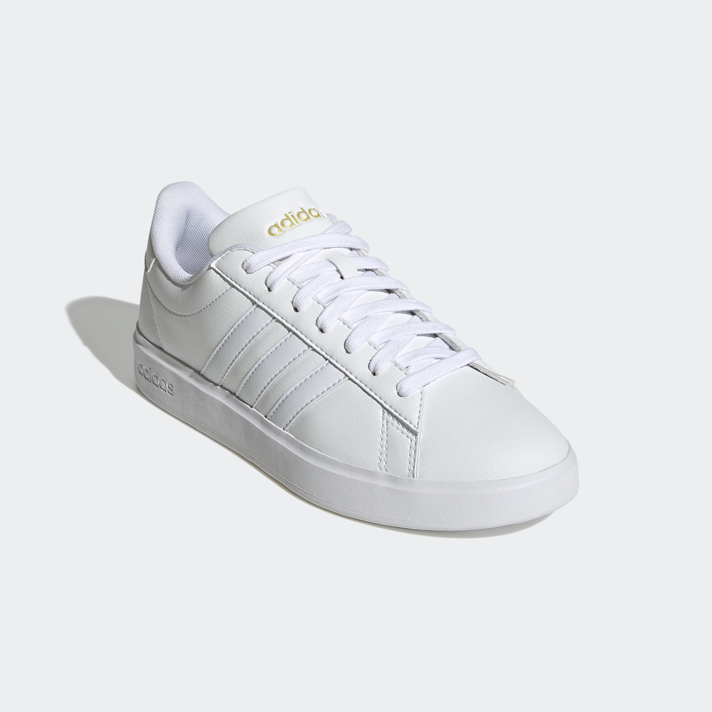 Sneaker ADIDAS SPORTSWEAR "GRAND COURT CLOUDFOAM LIFESTYLE COURT COMFORT", Damen, Gr. 43, weiß (cloud weiß, cloud weiß, gold metallic), Synthetik, Schuhe Sneaker, Design auf den Spuren des adidas Superstar
